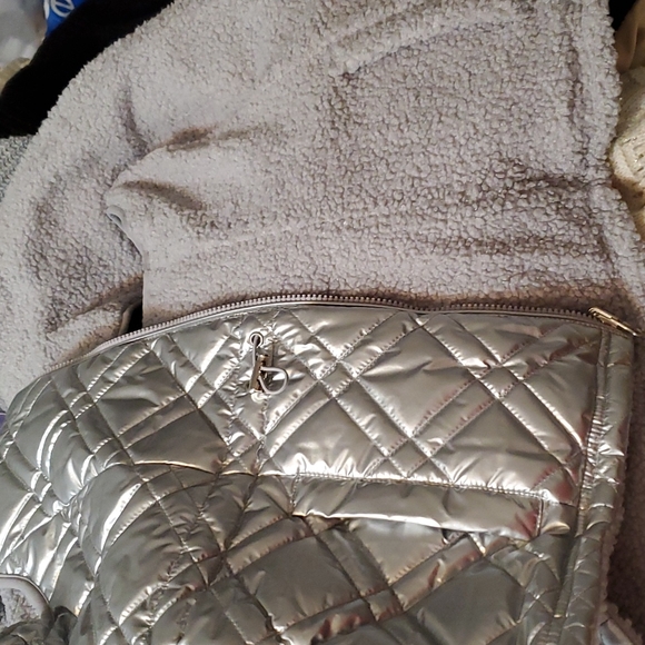 Time and Tru Reversible puffer Vest - Picture 13 of 16